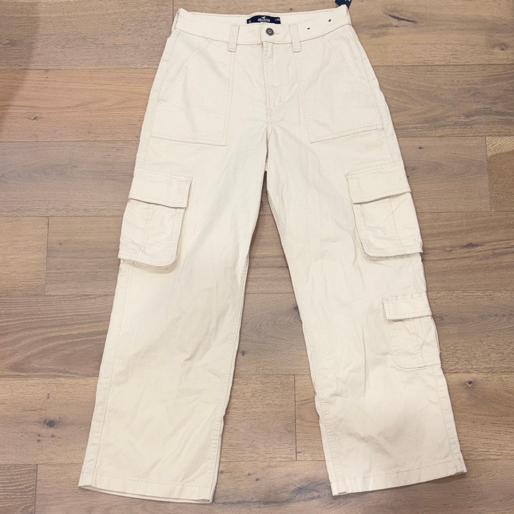 Hollister Women’s Ultra High-Rise Baggy Cargo Petite Pants